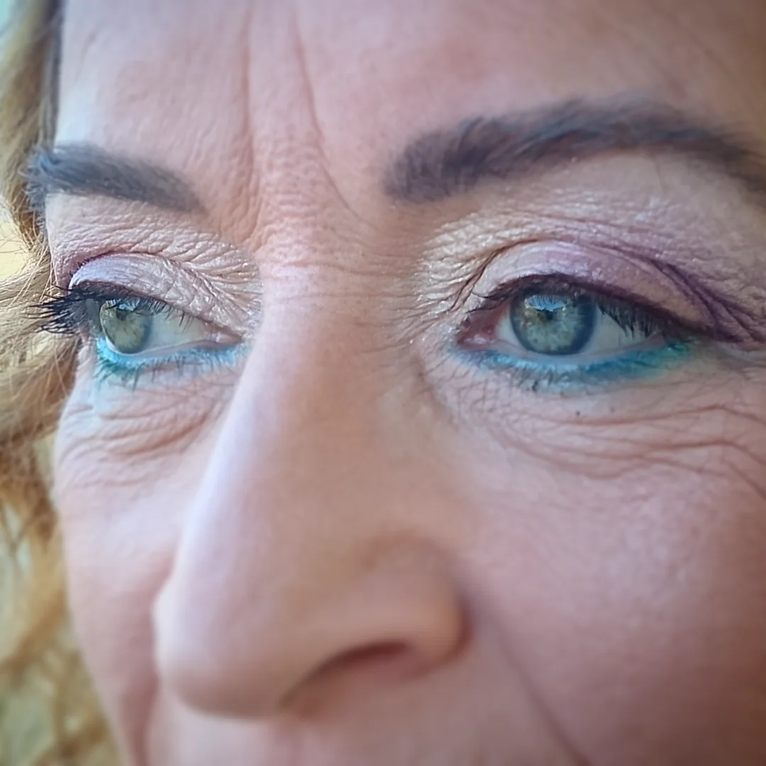 Trucco con labbra rosa opaco