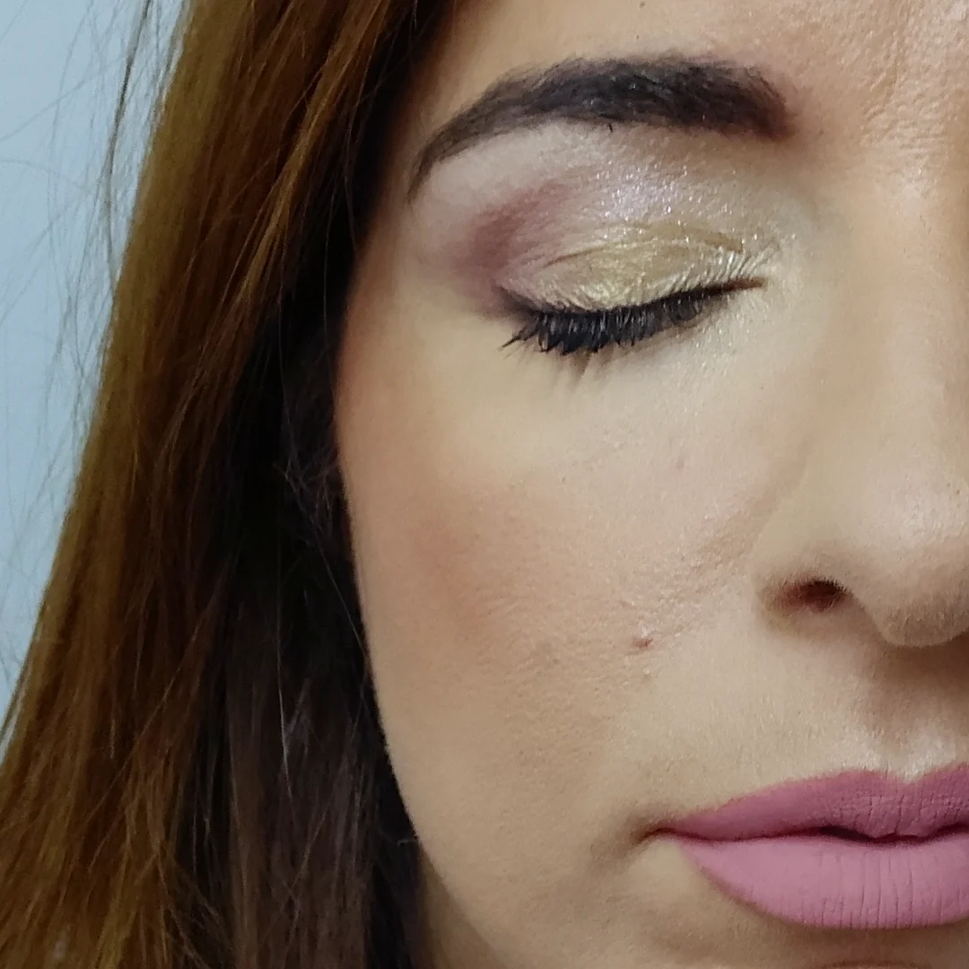 Dettaglio sguardo, trucco occhi